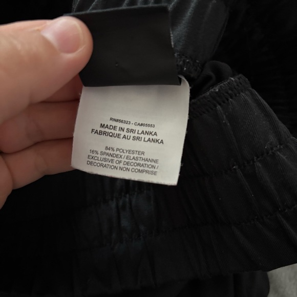 Nike AT1111-010 Women Flow Lux Dri-FIT Training Pants Loose Fit Black Size M - Picture 11 of 12